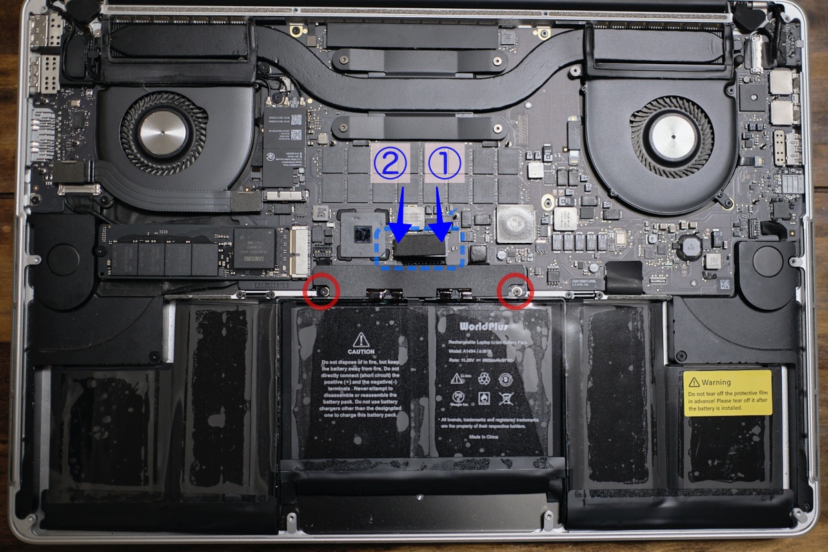 MacBook Pro 2013 バッテリーコネクタを取り付ける2