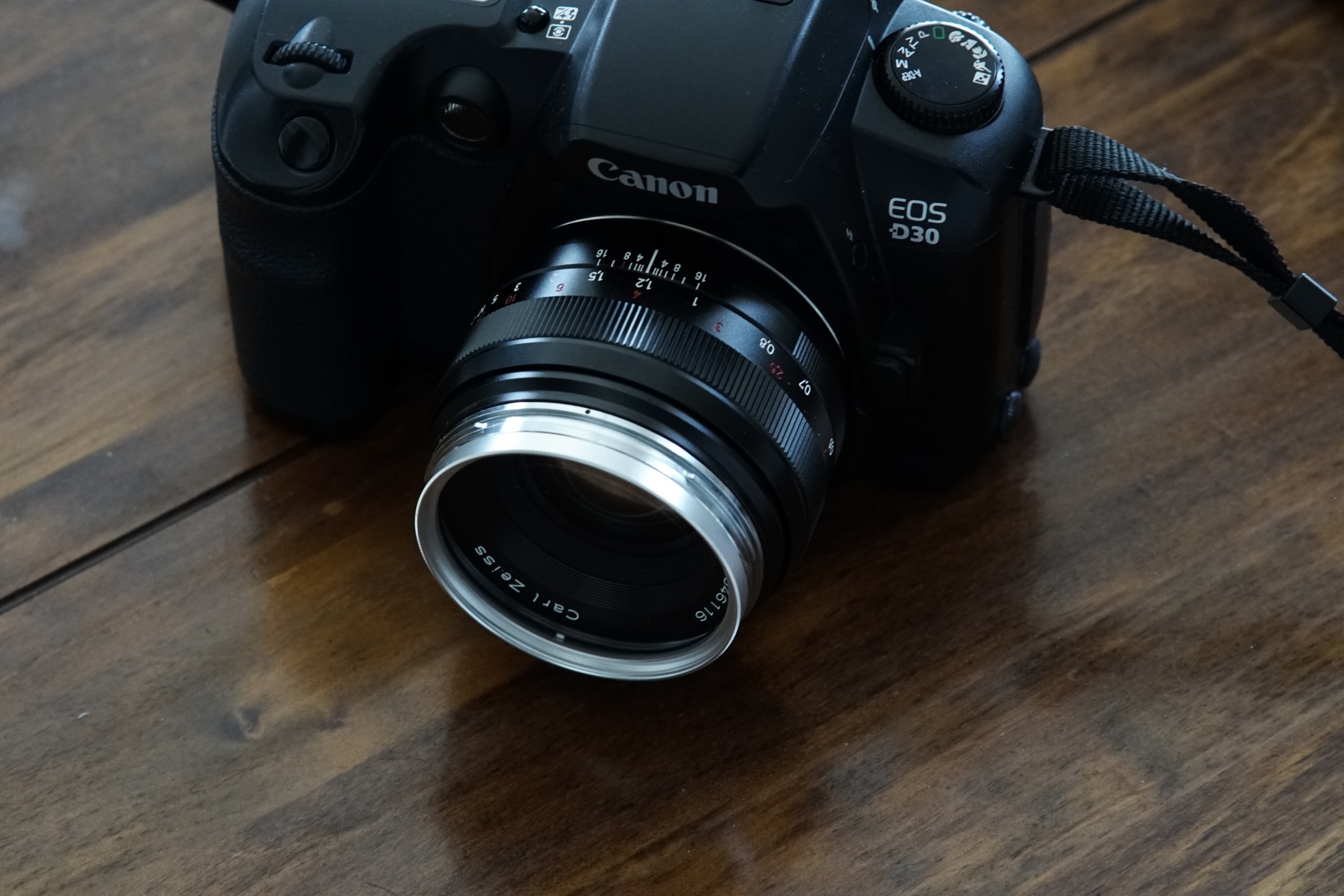 planar50zeとeos d30