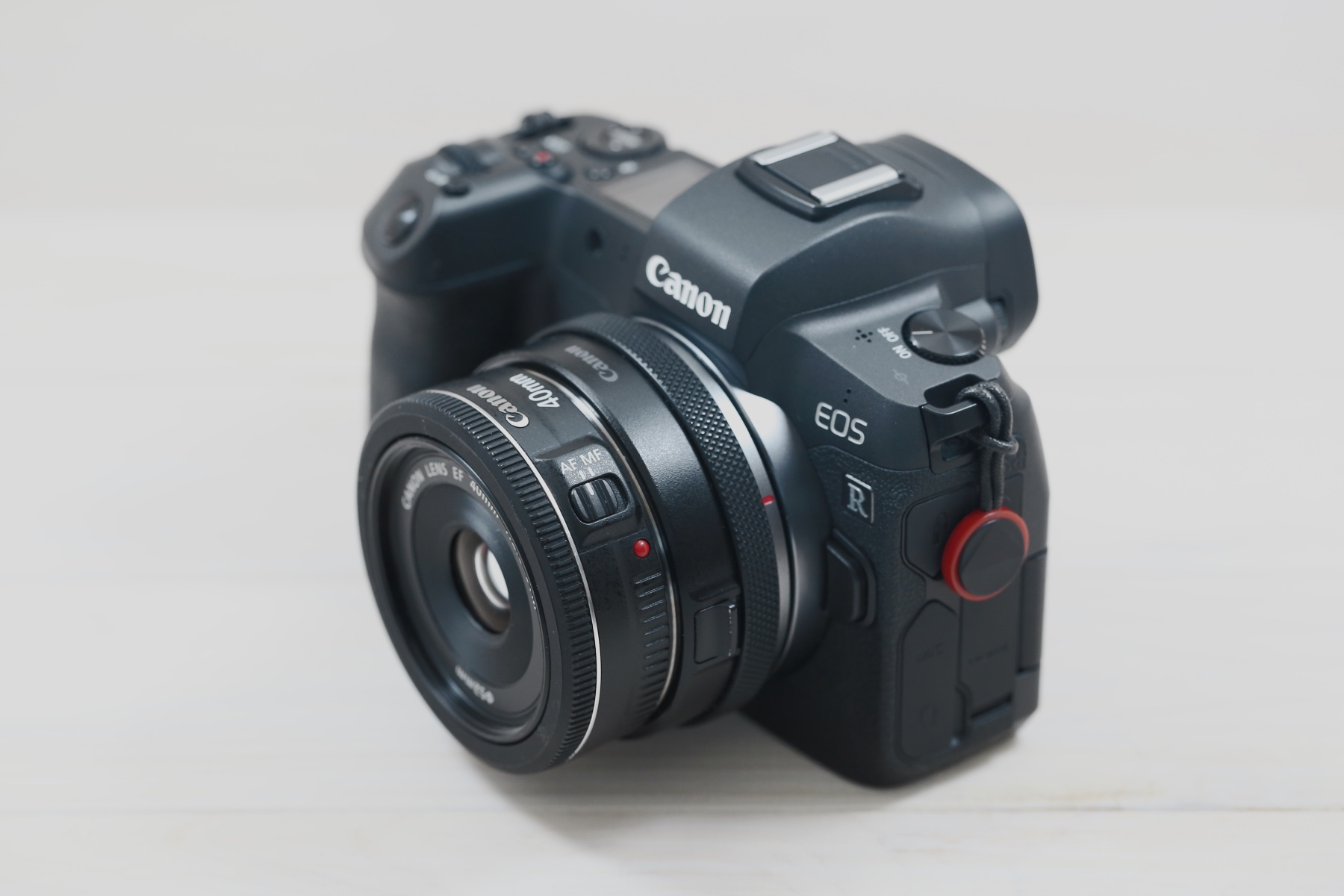 EF40mm-F28-STM-マウントアダプターとEOSR